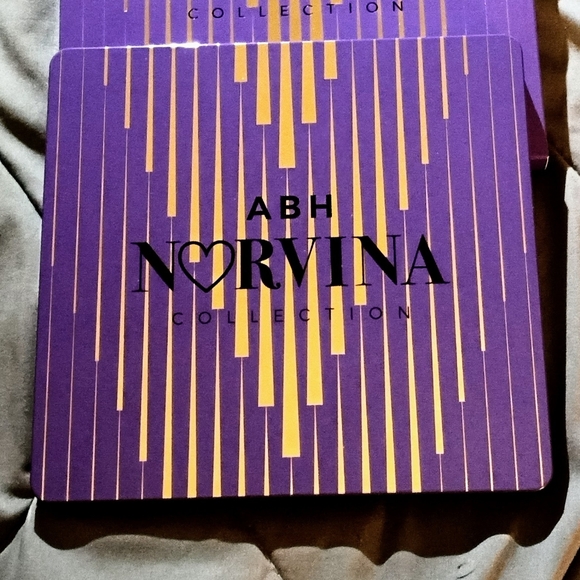 SOLD ABH N❤️RVINA EYESHADOW PRO PIGMENT PALETTE NUMBER ONE - Picture 3 of 6